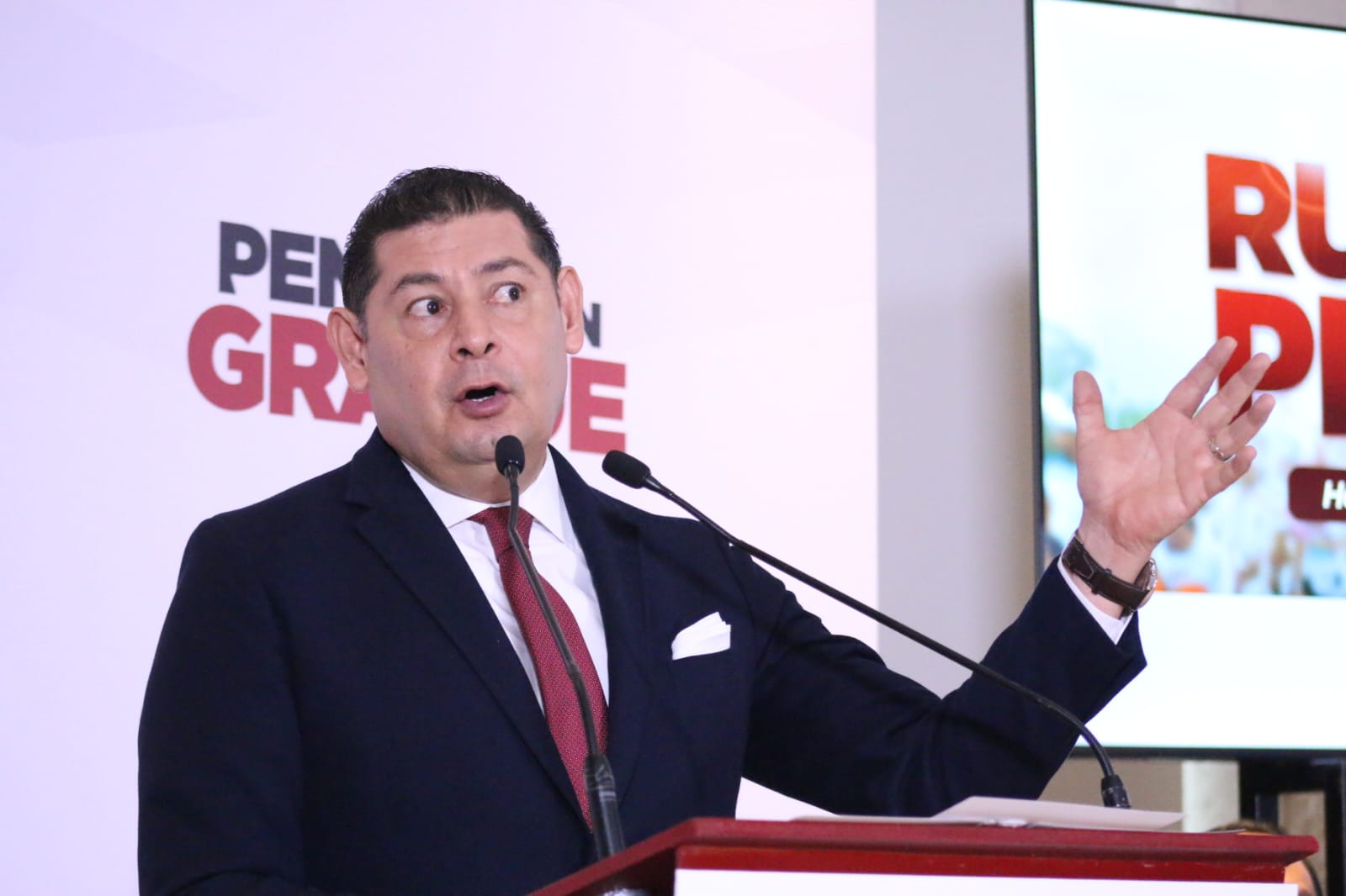Armenta se reúne con García Harfuch para definir estrategia de seguridad