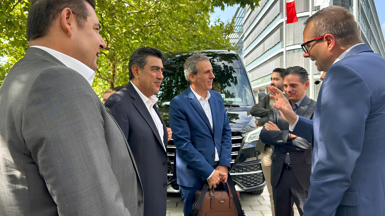 Sergio Salomón y Alejandro Armenta se reúnen con directivos de Audi