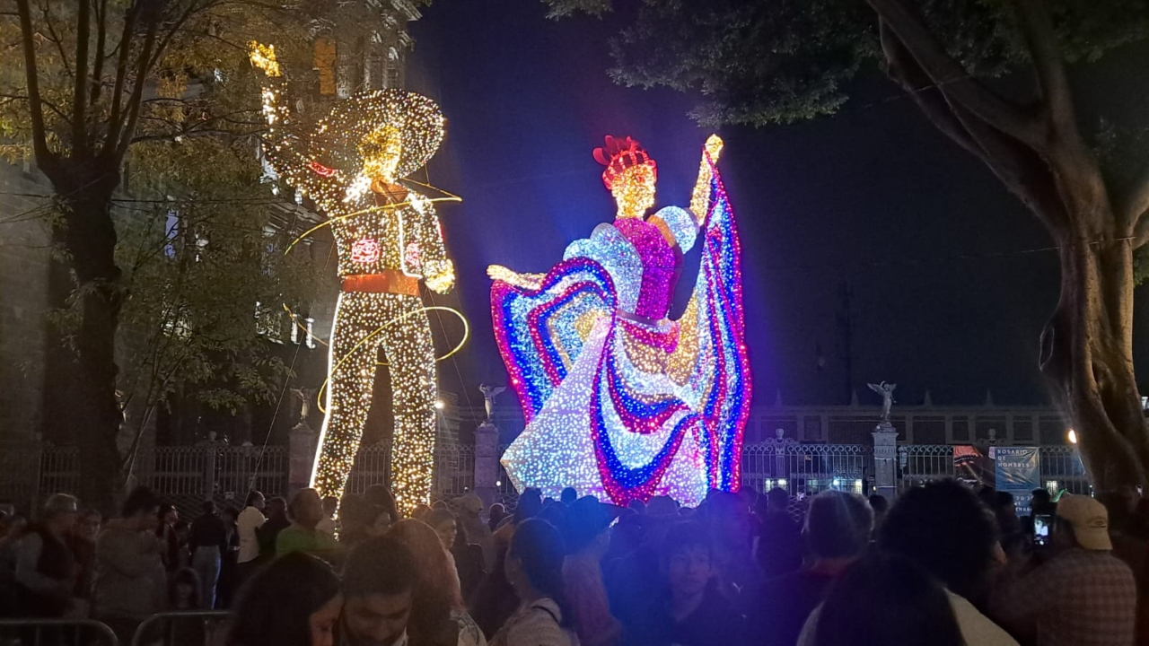 Poblanos disfrutan una gran noche mexicana