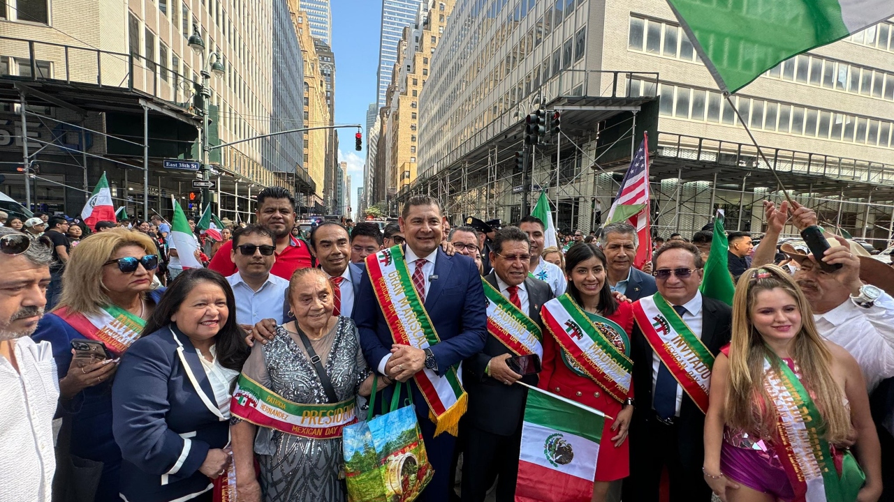 Armenta celebra a migrantes en el Mexican Parade de NYC