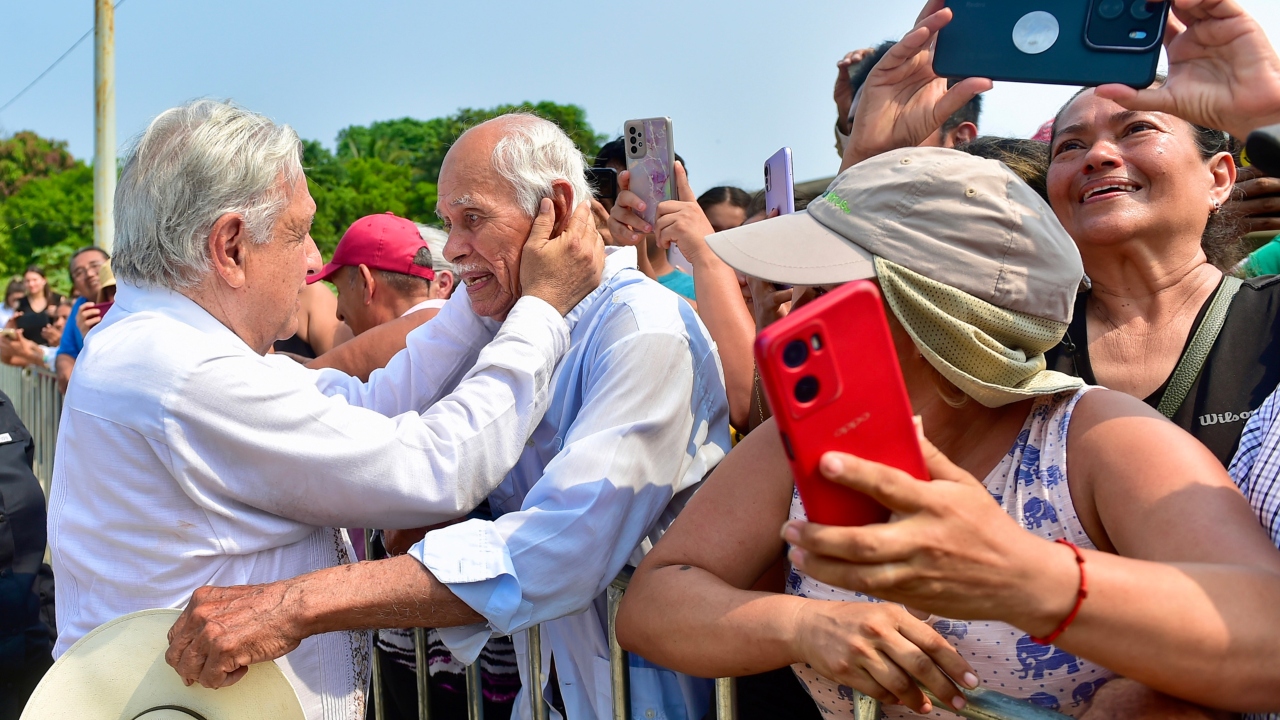 Comparten en redes carta de despedida de AMLO