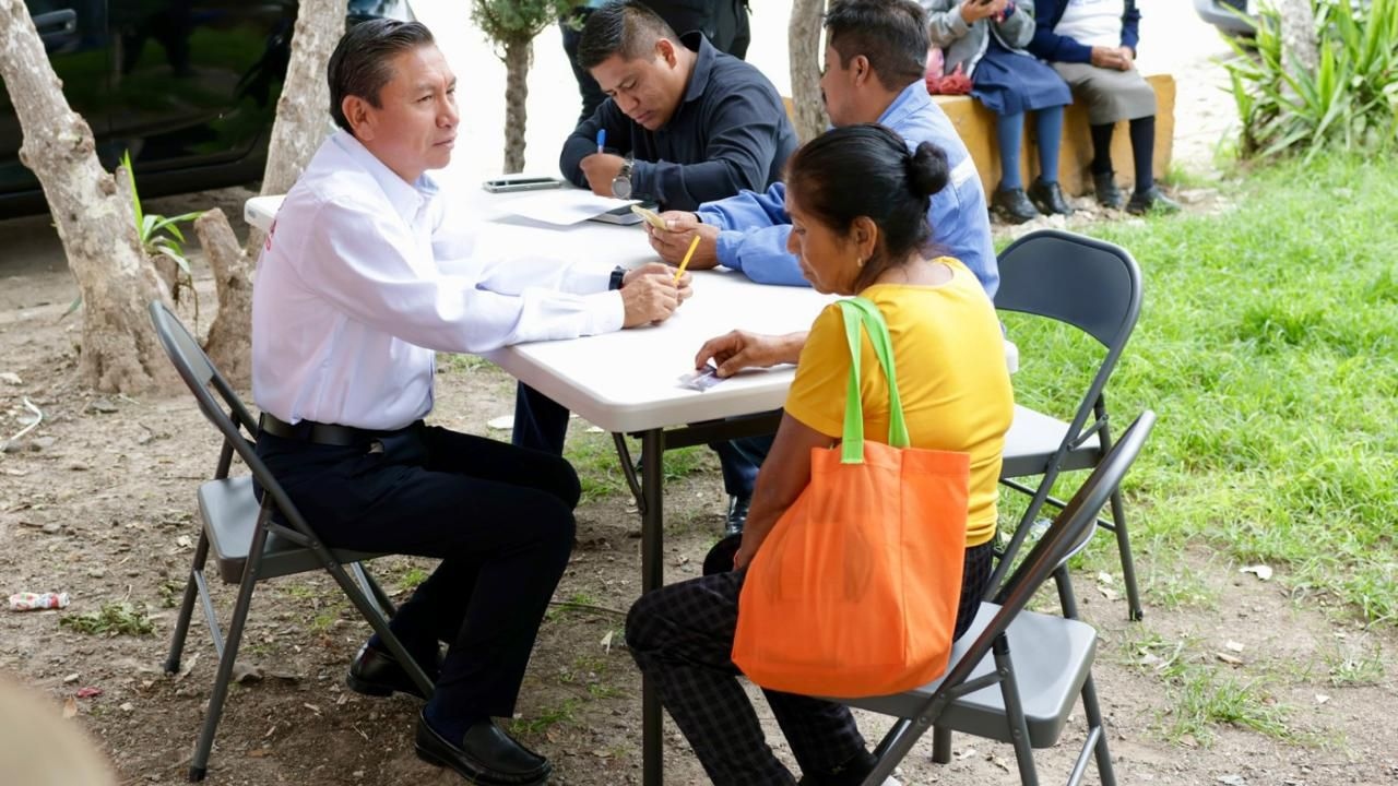 Instala diputado Figueroa mesa de atención