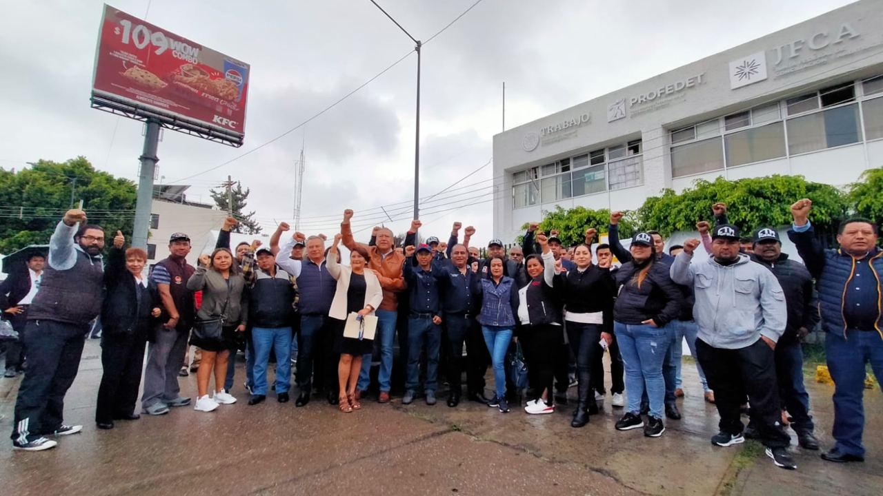 Retiran abogados plantón de la Junta de Conciliación