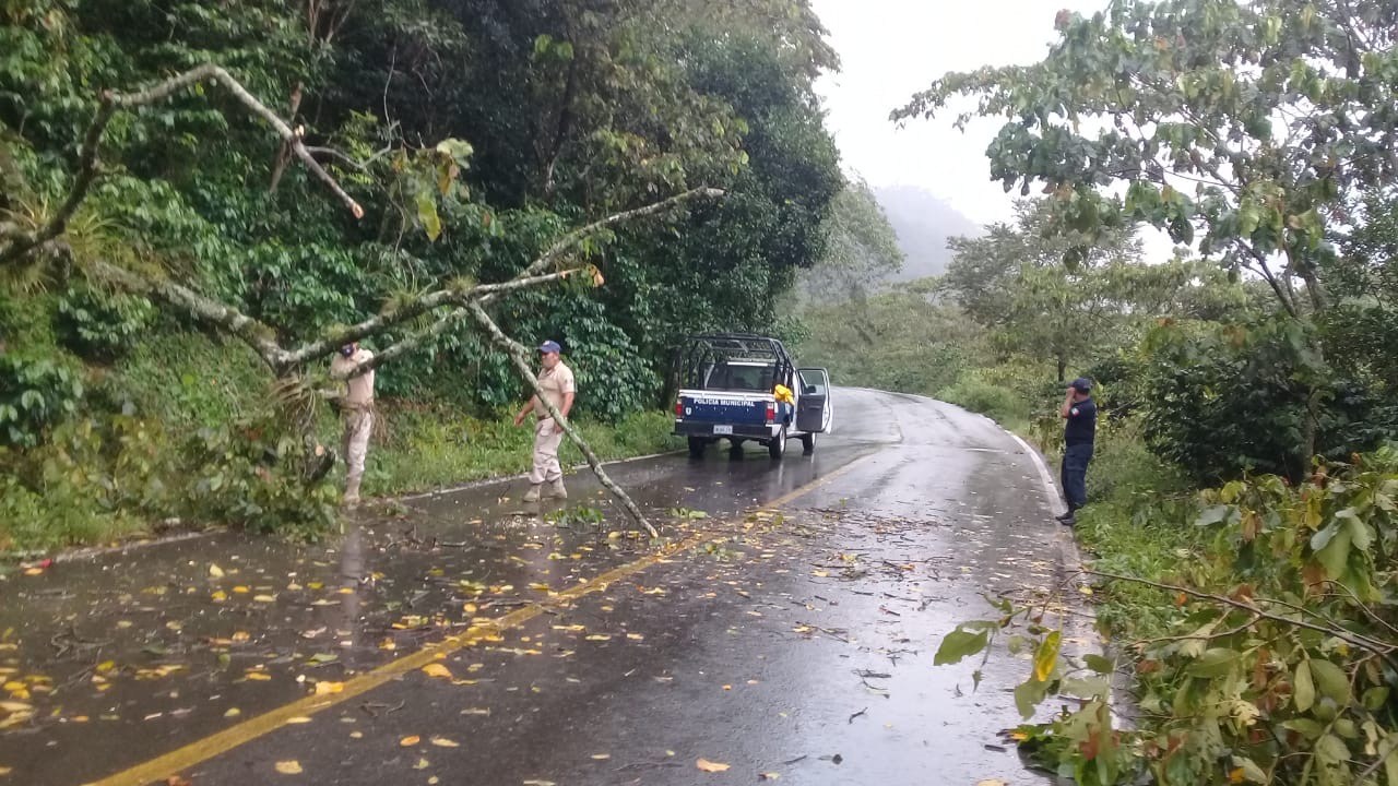 El gobierno de Puebla informa que debido a los canales de baja presión se esperan lluvias en la entidad