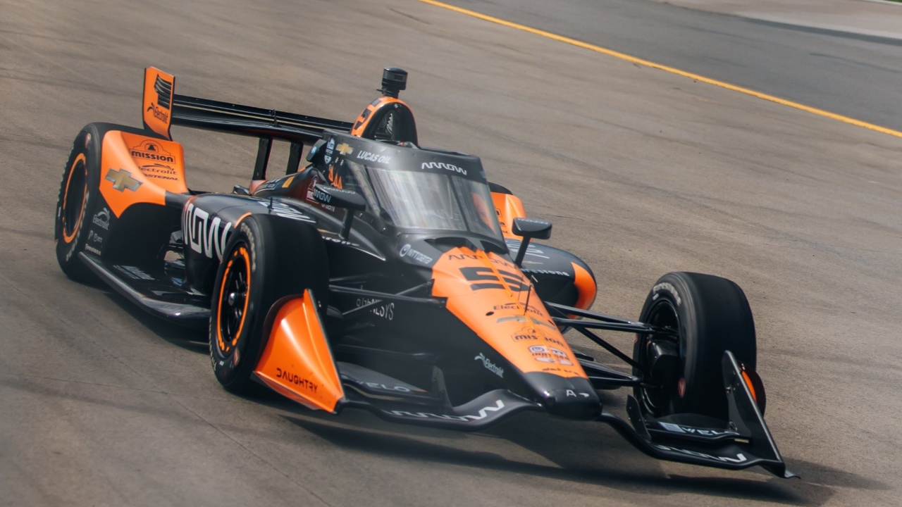 Cierra “Pato” temporada de IndyCar con podio