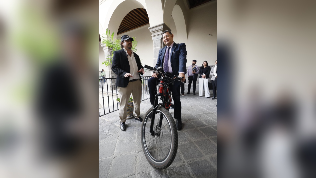 Puebla apostará por producción de bicicletas y autos eléctricos: Armenta
