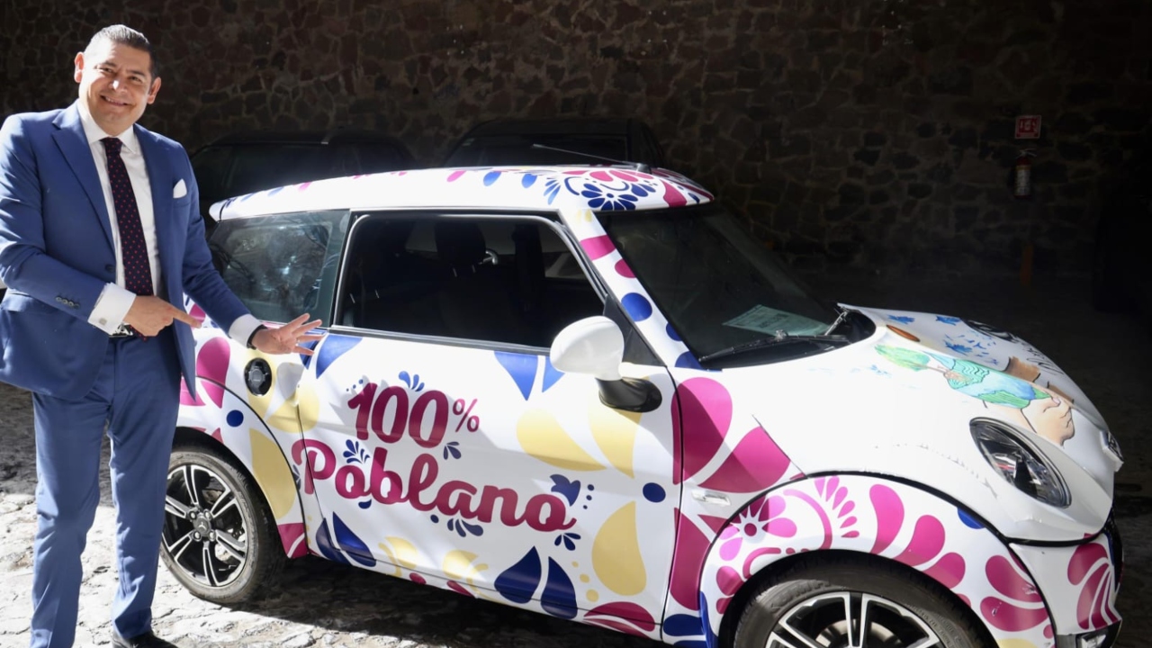 Puebla, a la vanguardia con autos eléctricos: Armenta
