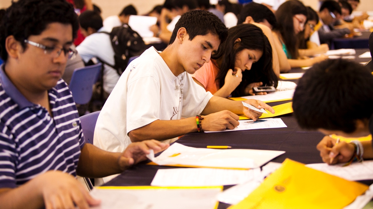 Sheinbaum anuncia 330 mil lugares más para estudiantes de educación superior