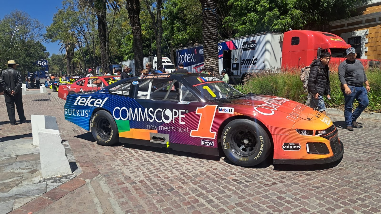 Llega la Fiesta de la NASCAR a la Avenida Juárez, en Puebla