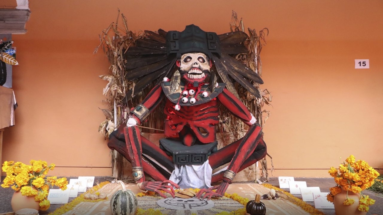 Casa de Cultura exhibe ofrendas a Chespirito, el Holandés Errante y Mictlantecuhtli