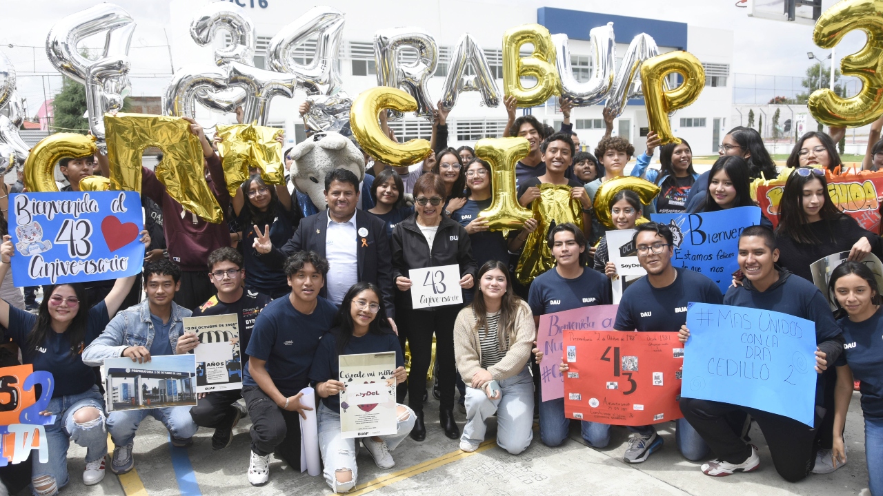 Celebra BUAP 43 años de la Prepa 2 de Octubre