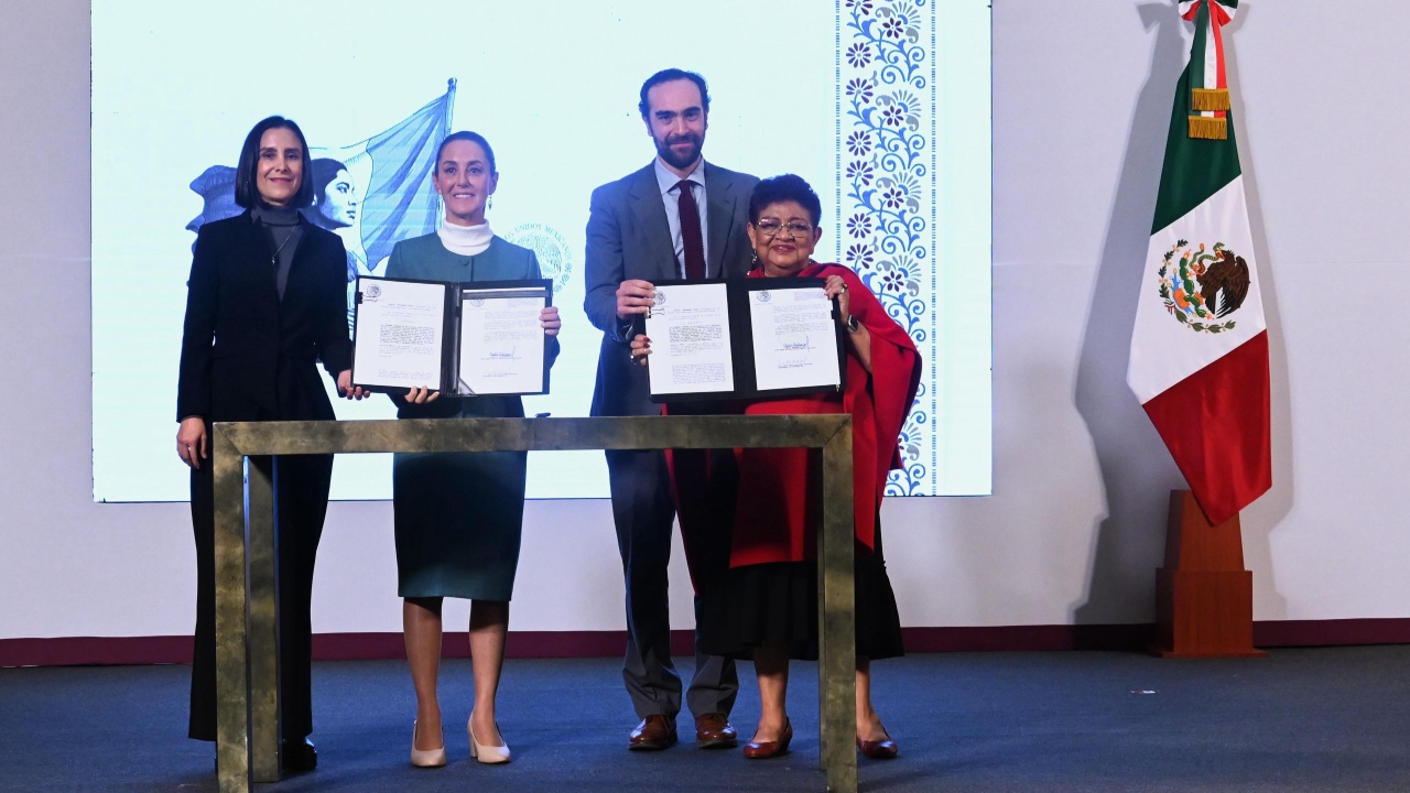 Firma Sheinbaum Pardo decreto de la Reforma Energética