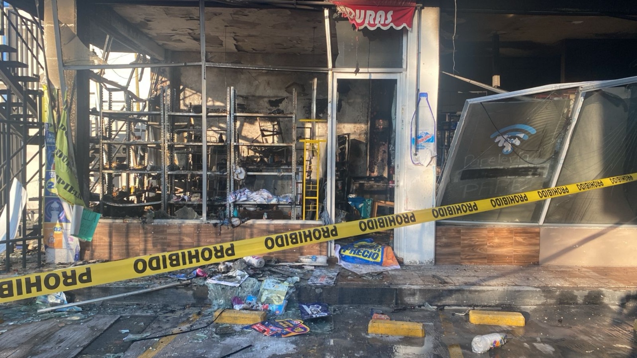 Incendio consume 4 locales en plaza comercial de San Andrés Cholula