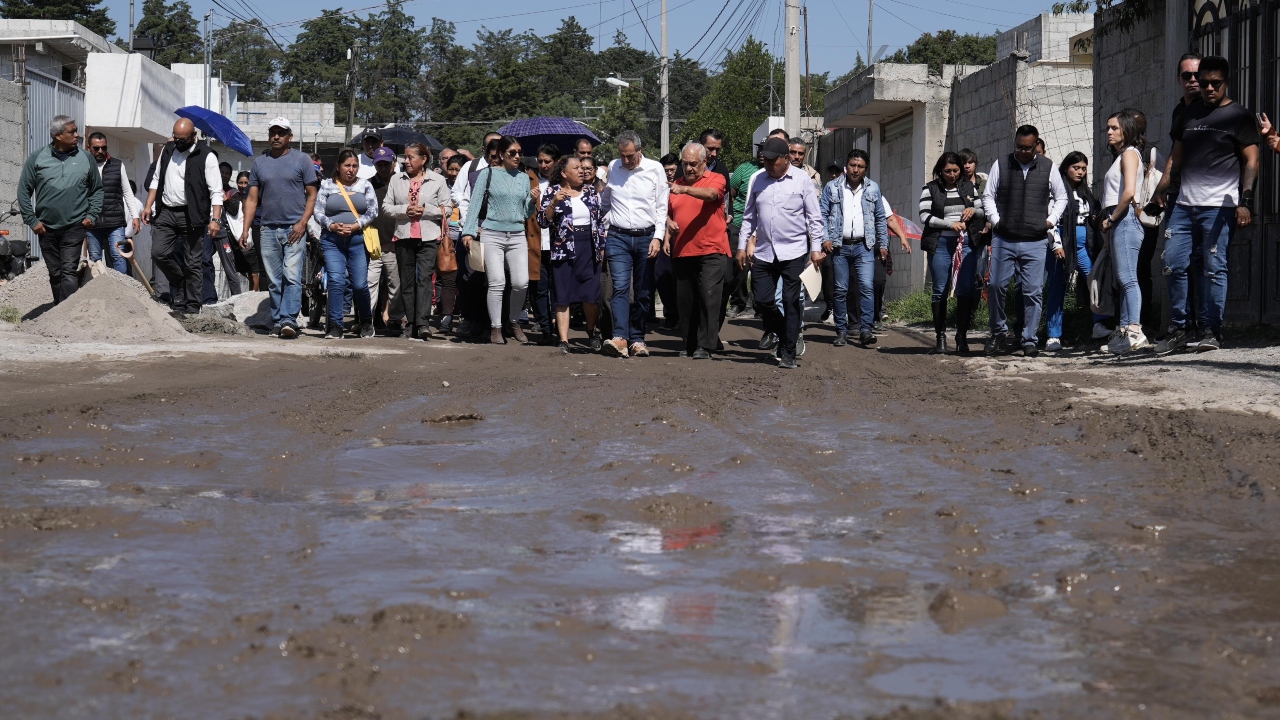Arranca Chedraui pavimentación en Amalucan