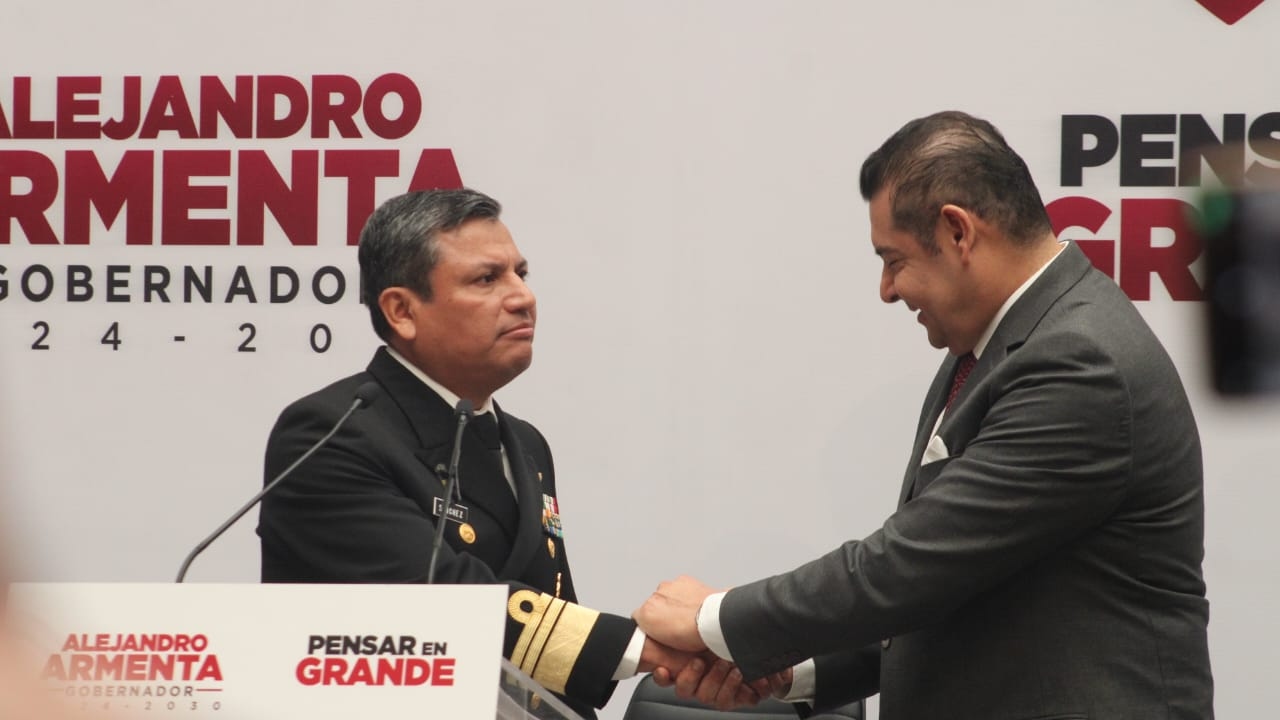 Armenta presenta a vicealmirante como próximo secretario de Seguridad
