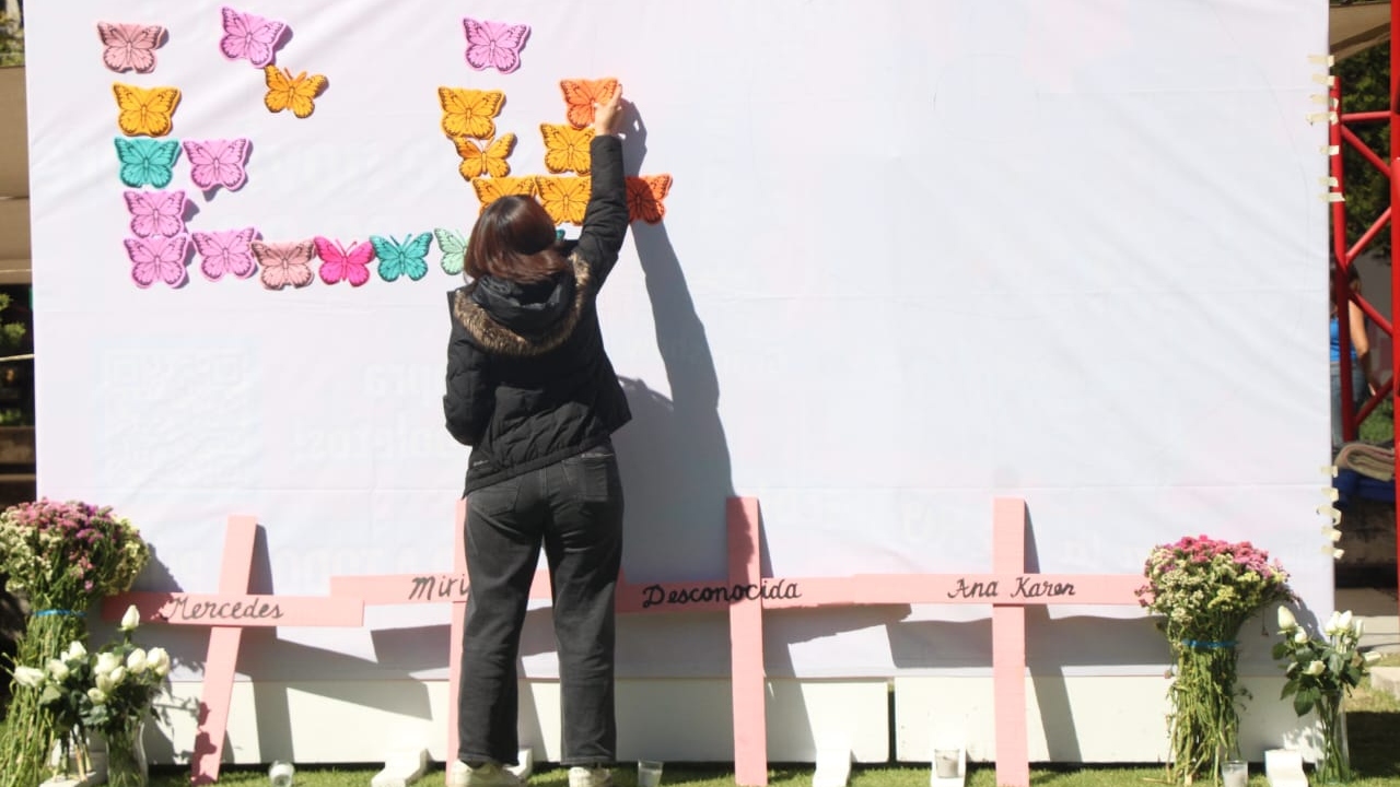 Ibero Puebla rinde homenaje a 49 víctimas de feminicidio