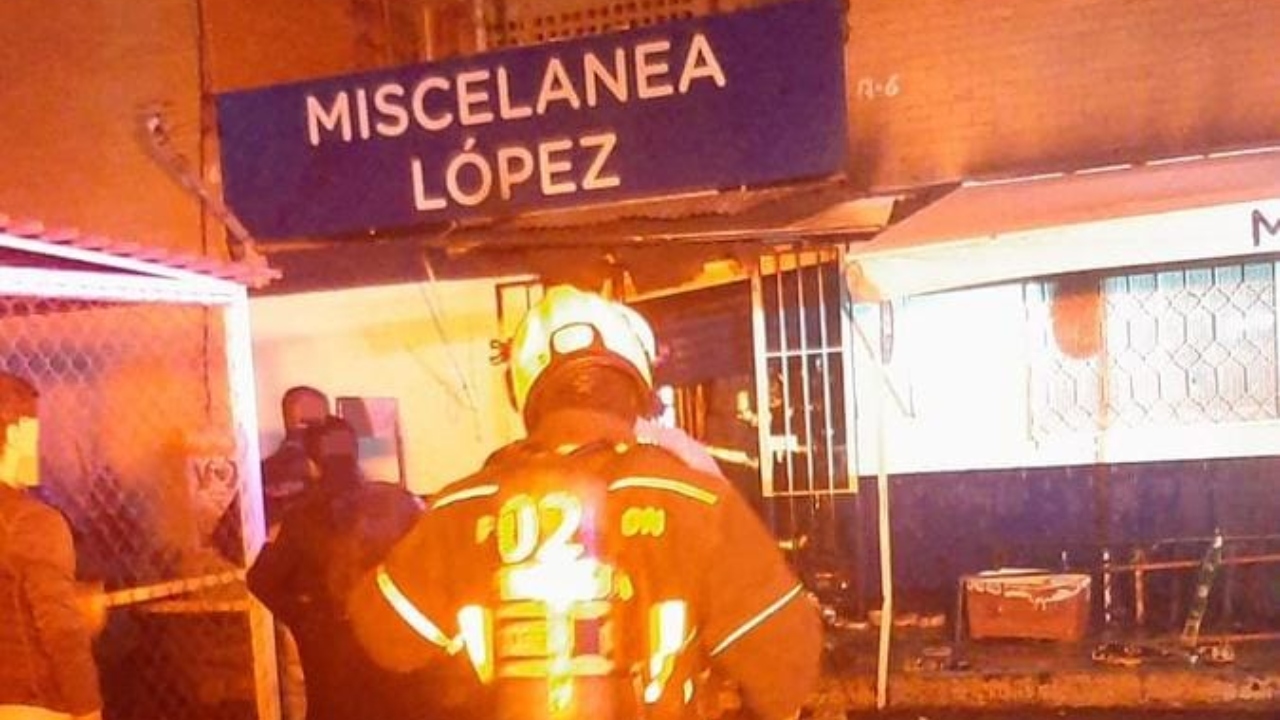 Se incendia miscelánea en Infonavit Agua Santa; no hubo heridos