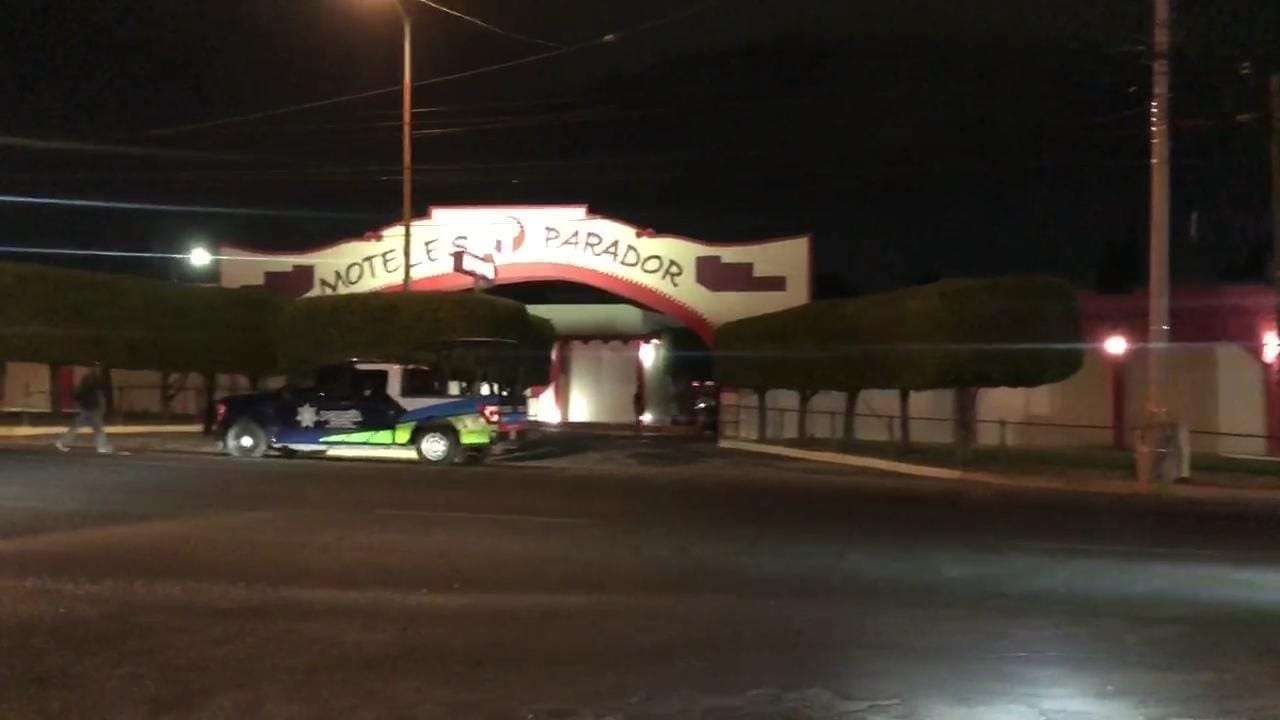 Mueren dos mujeres y un hombre en motel El Parador