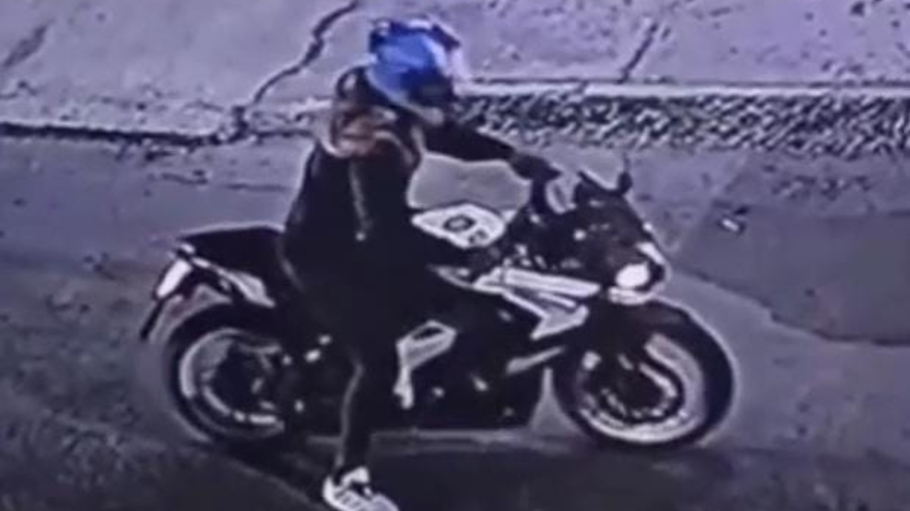 En 20 segundos roban motocicleta en Izúcar de Matamoros