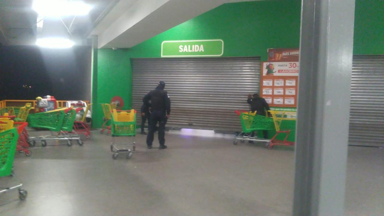Asaltan sujetos Aurrera de Amalucan; roban 6 mil pesos