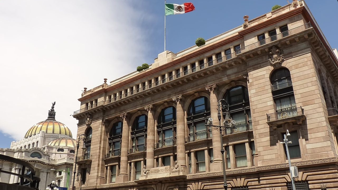Banxico baja tasa de interés; está en 10.25%