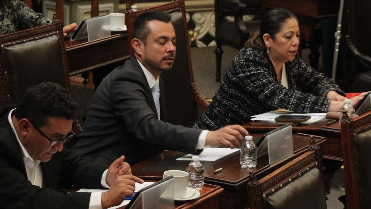 Pide García Parra licencia; va al gabinete de Armenta