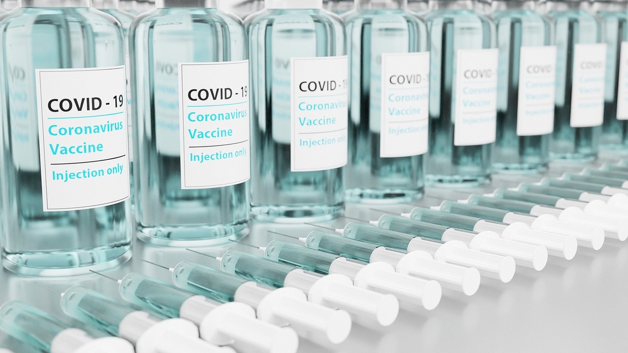 Alerta Cofepris por venta de vacuna Covid-19 en sitios web