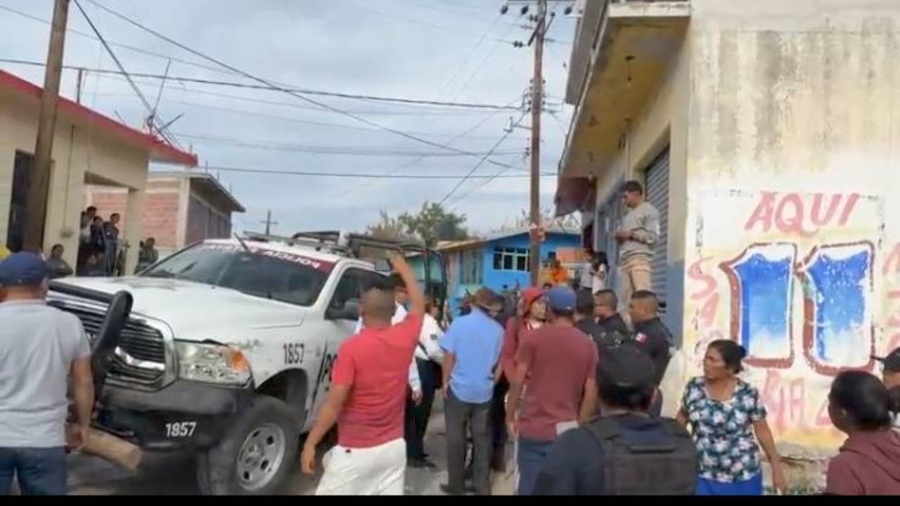 Policía estatal atropella a dos personas en Ahuehuetitla