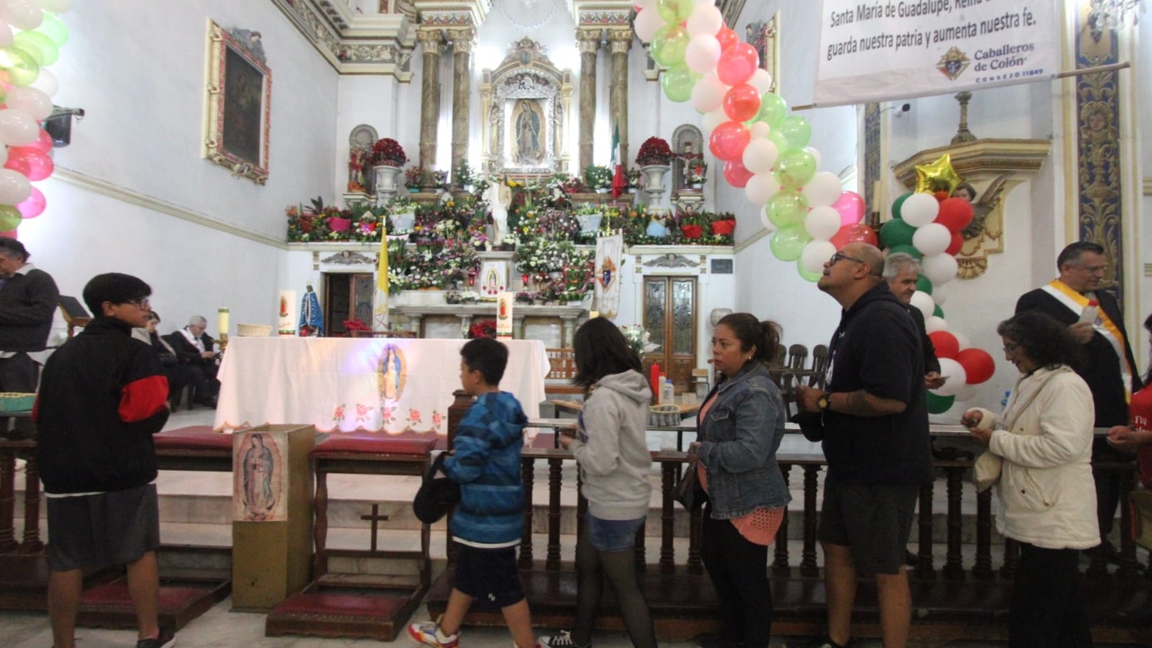 Poblanos acuden a La Villita para agradecer y pedir por su salud