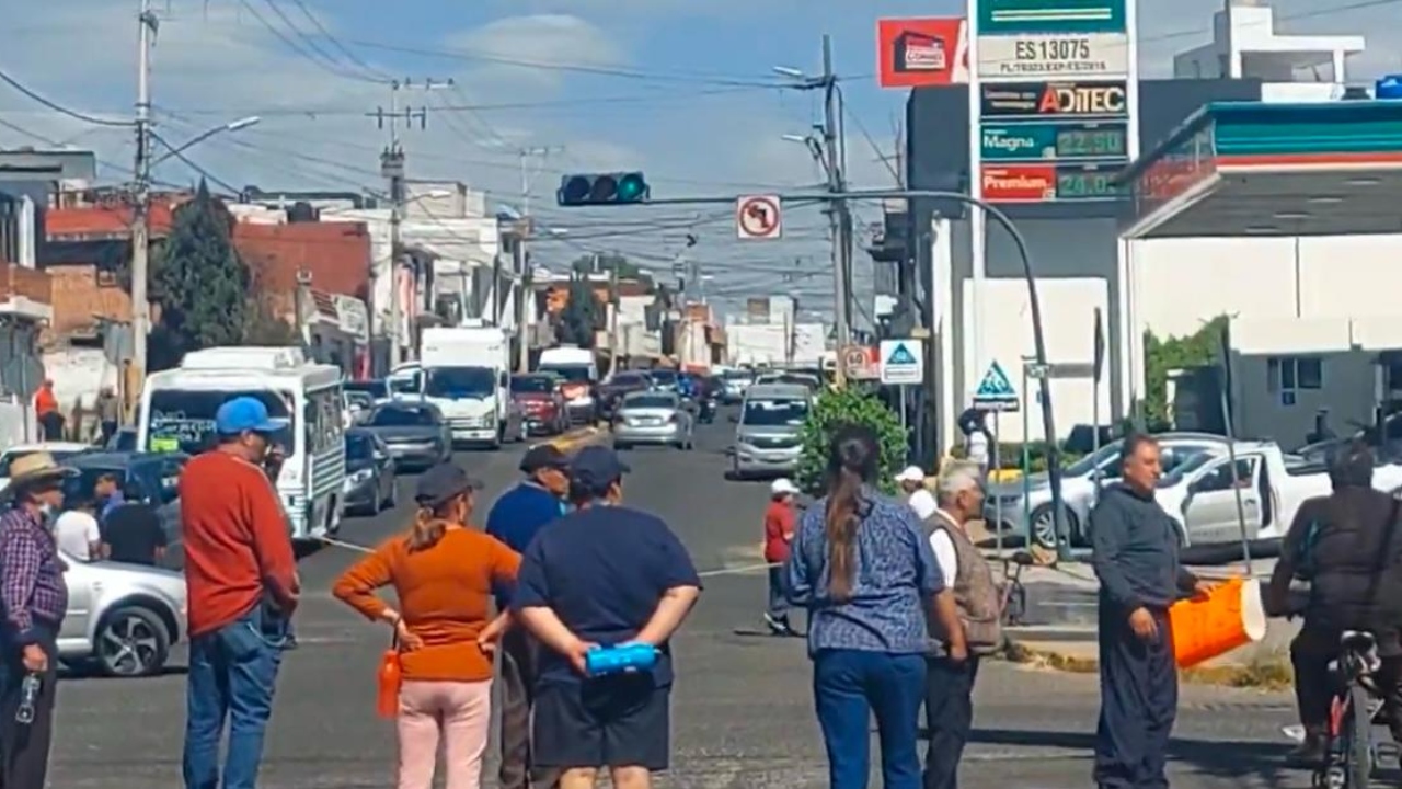 Manifestantes bloquean bulevar Margaritas por escasez de agua