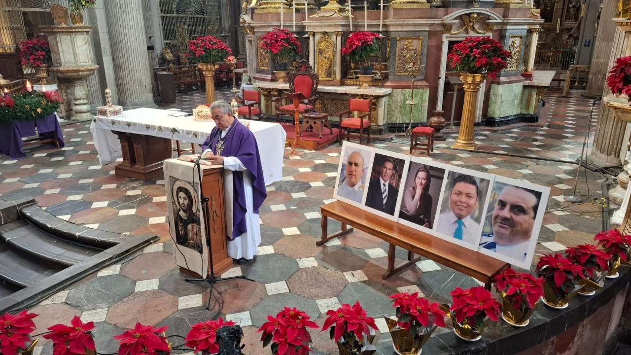 Celebran misa en honor a Martha Erika Alonso y Rafael Moreno Valle