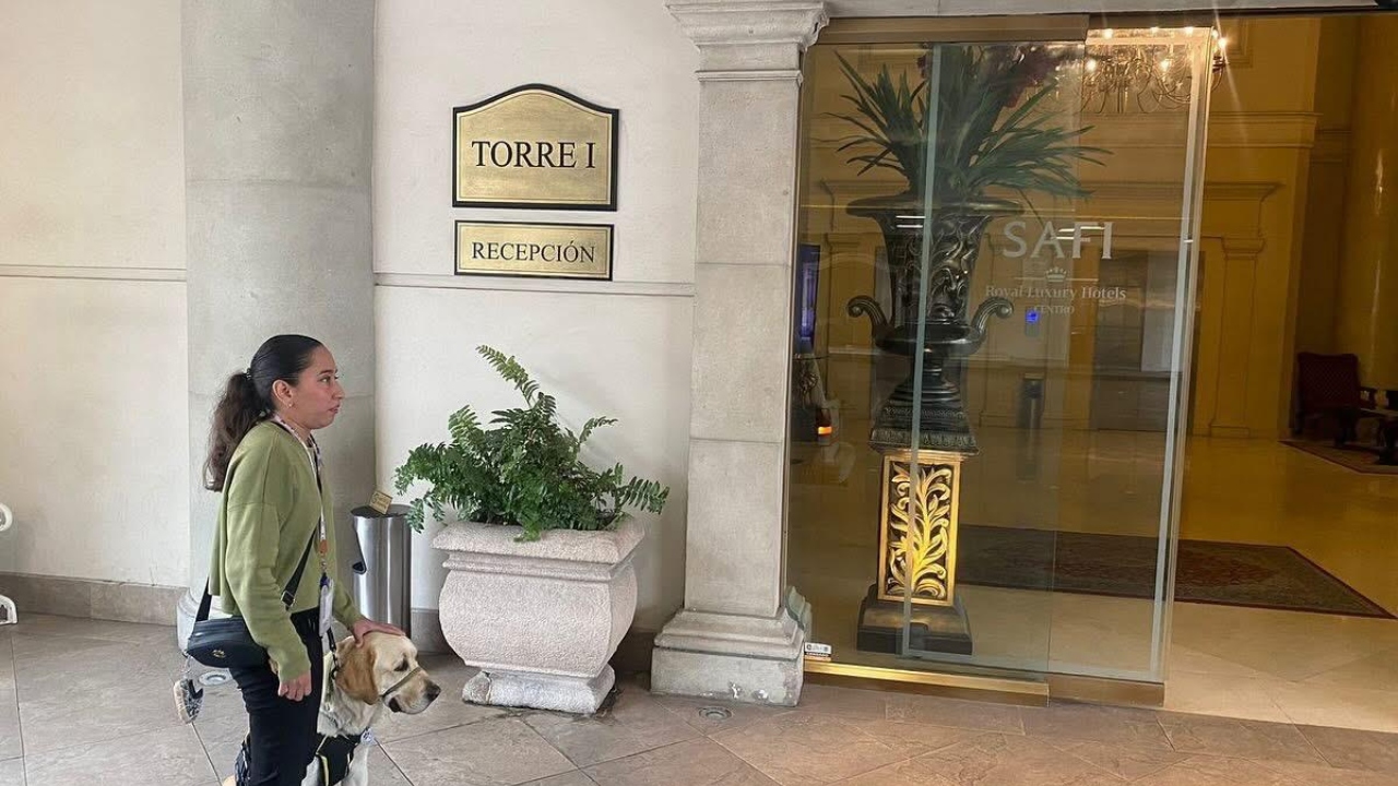 Niegan acceso a joven invidente en hotel de Monterrey; Profeco lo sanciona