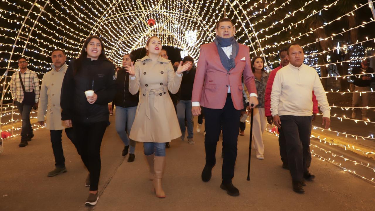 Recorre Armenta el Festival Navideño “Por Amor a Puebla”