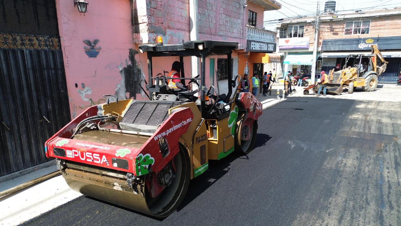 Avanza Gobierno de Chedraui trabajos de pavimentación en 2 Sur