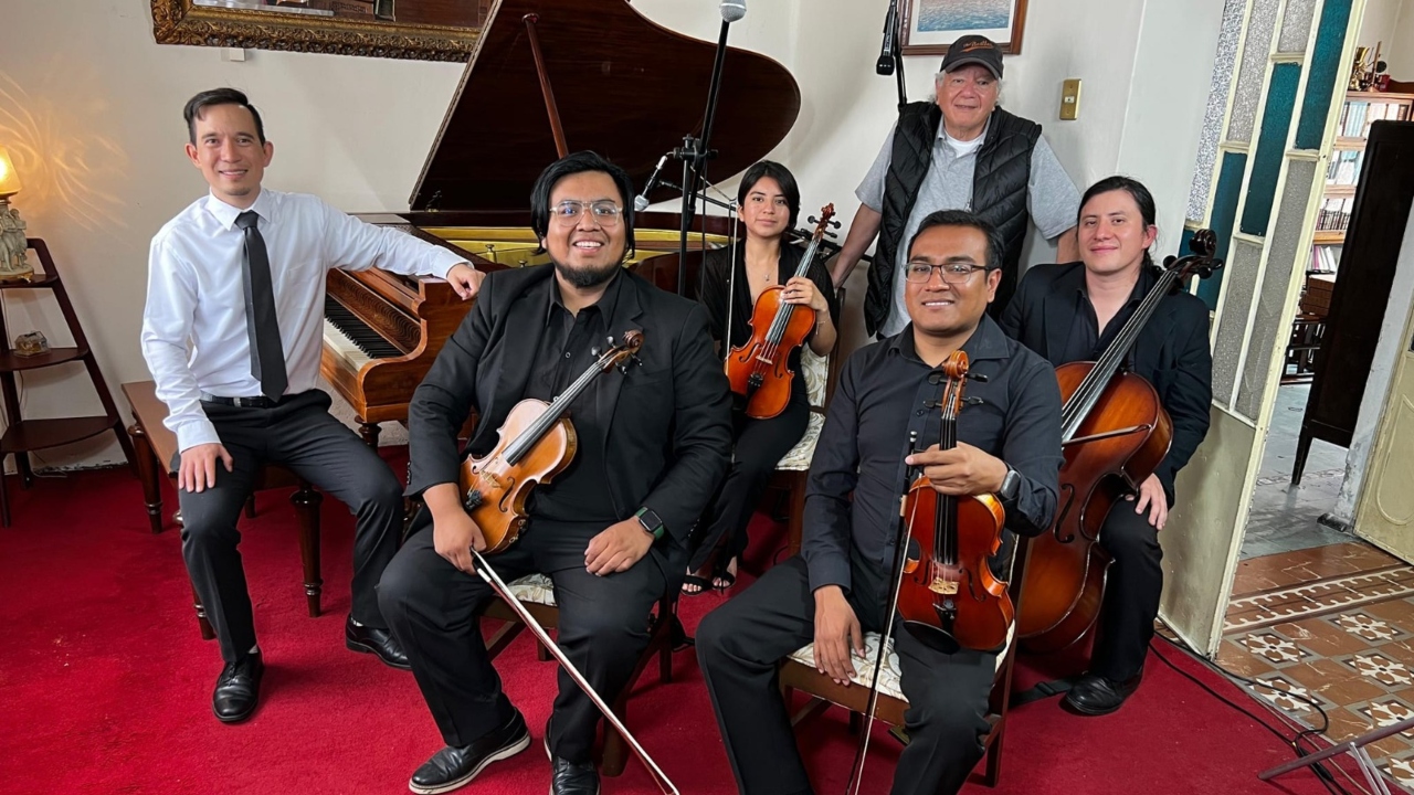 Presenta Comuna el recital \"Piano para todos: temas navideños\"