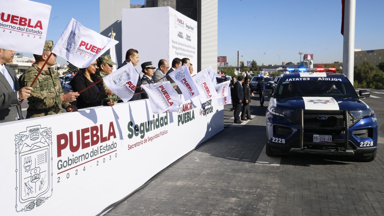 Fortalece Armenta seguridad con entrega de patrullas