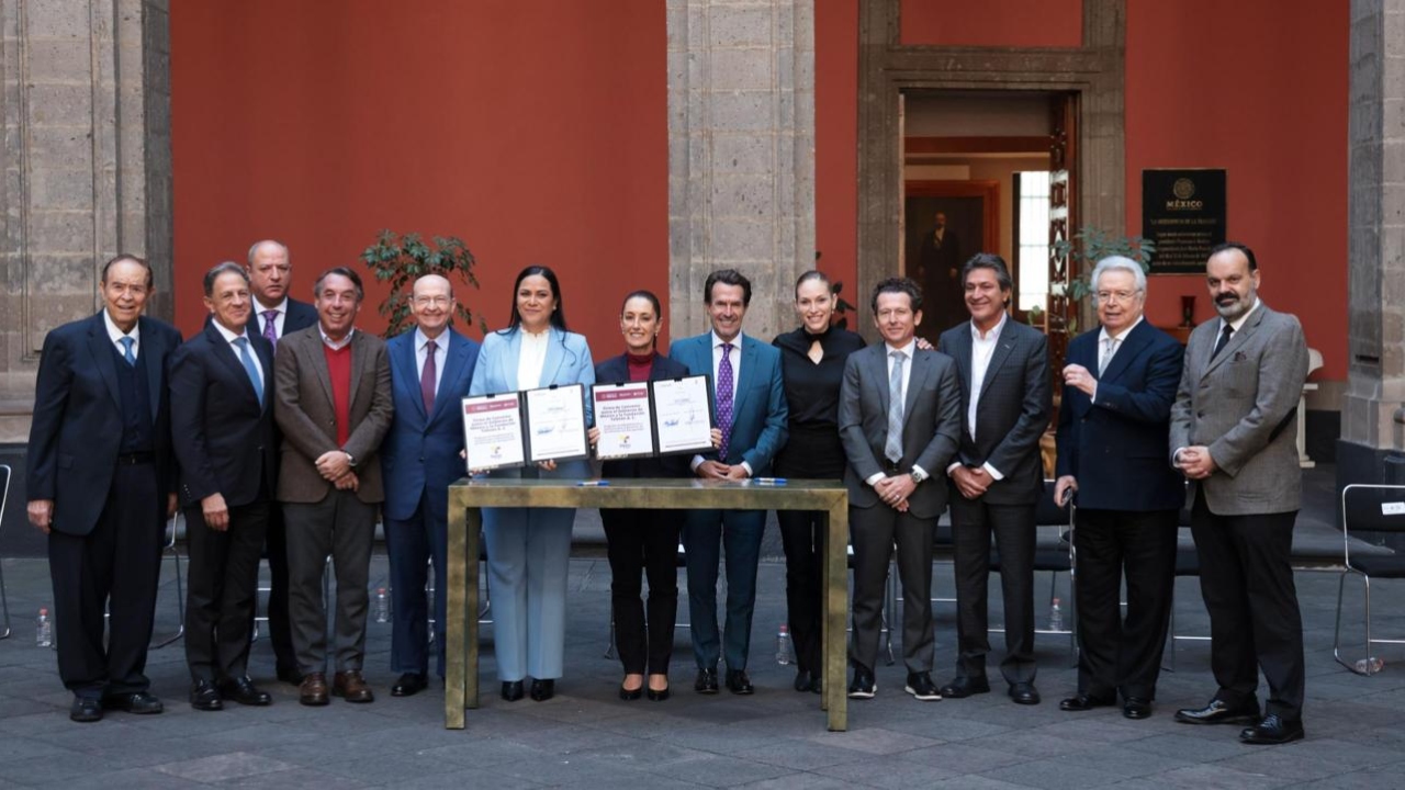 Firma Claudia Sheinbaum convenio con Fundación Teletón