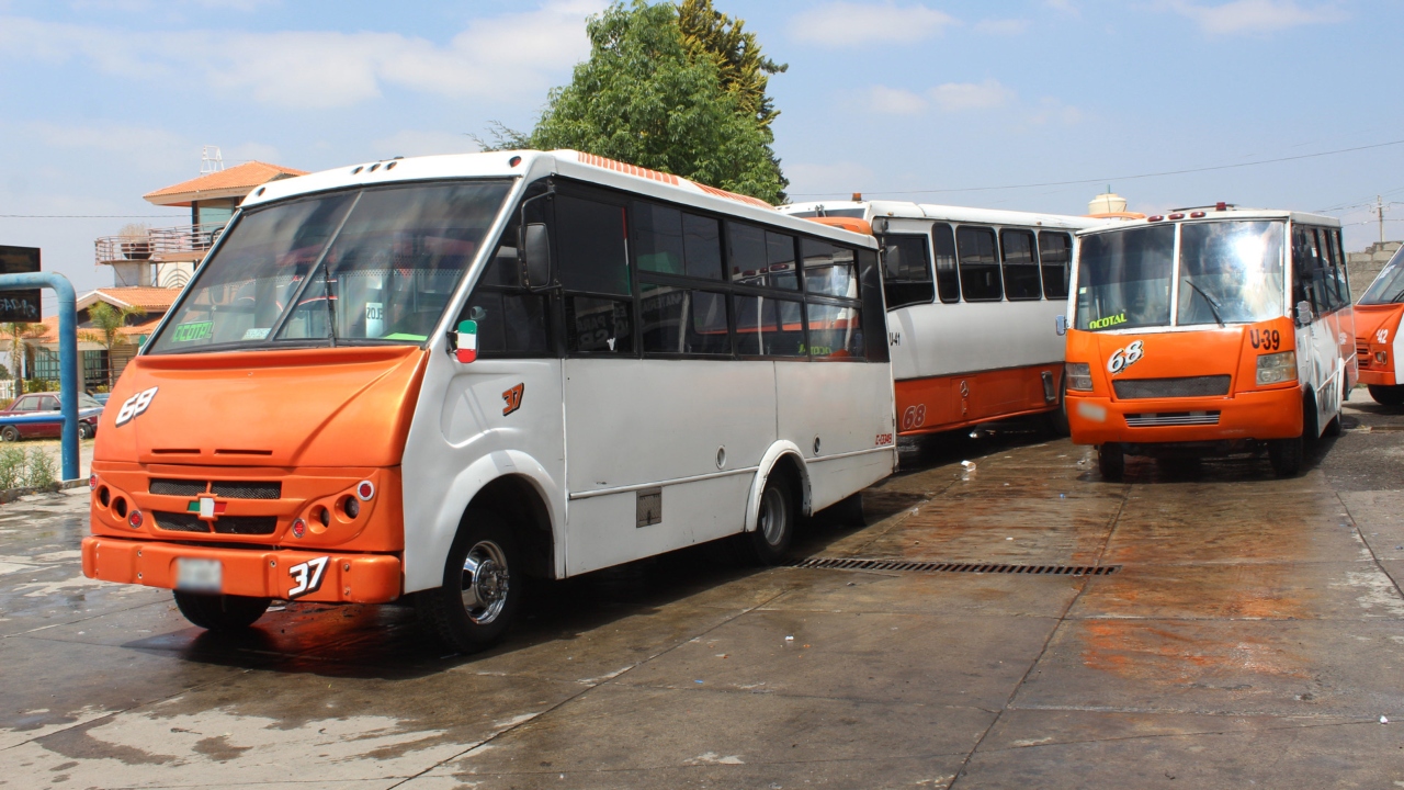 Amagan transportistas con paro de labores este lunes