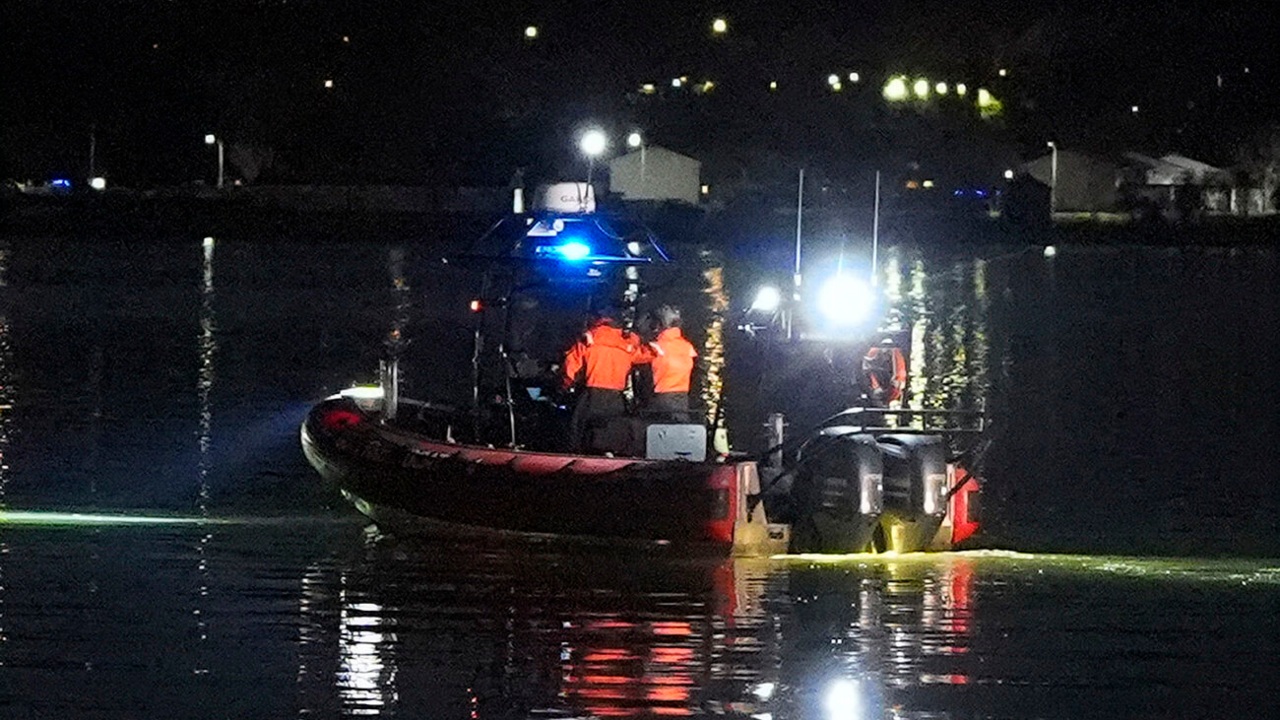 Recuperan 28 cuerpos tras accidente aéreo en Washington