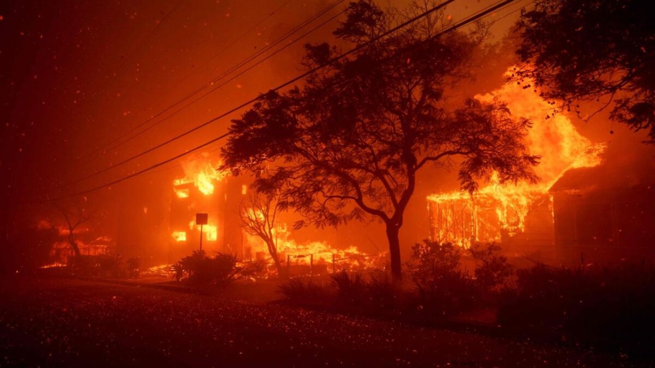 Incendios en Los Ángeles dejan 5 muertos  