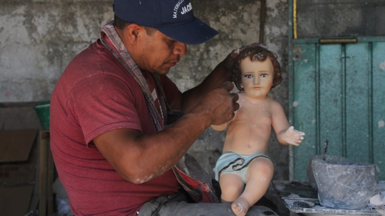 Disminuyen ventas de ropones para Niños Dios en Puebla