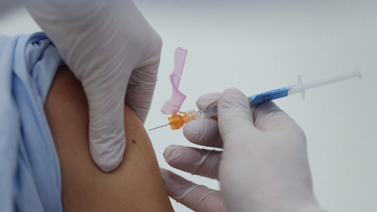 Secretaría de Salud exhorta a vacunarse contra Covid-19 e influenza