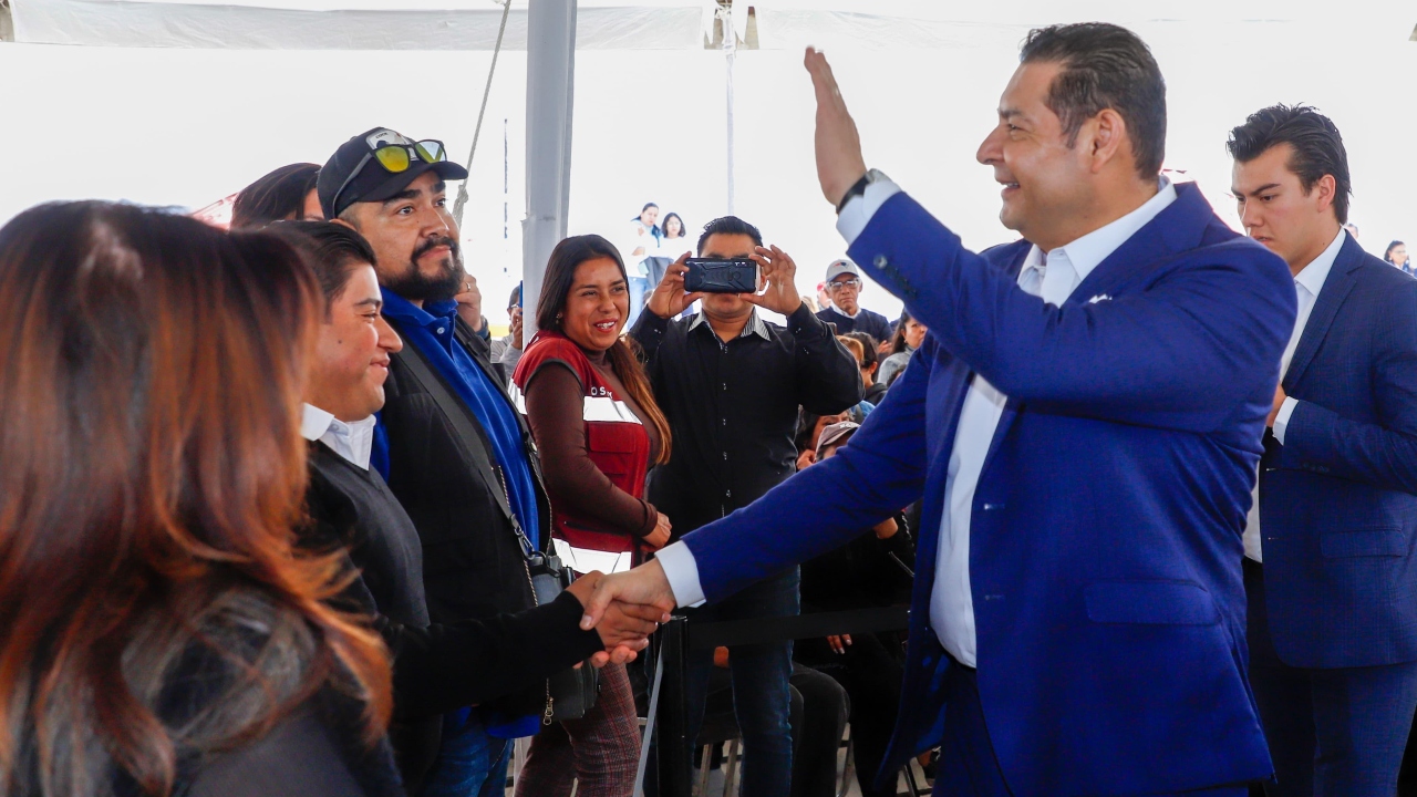Inaugura Armenta edificio para bachillerato en Puebla