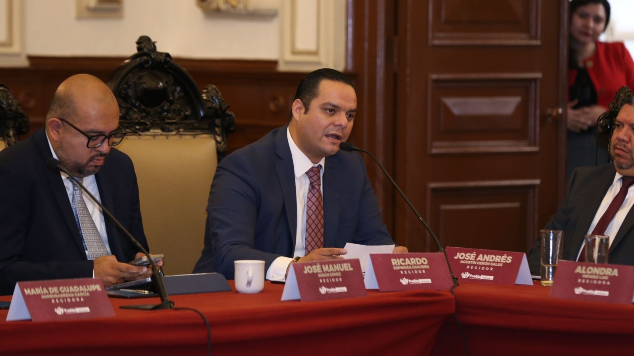 Busca regidor regularizar predios en la capital