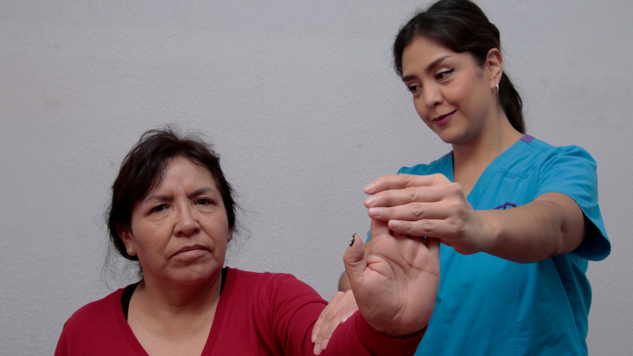 Peligroso, estar sentado más de 6 horas seguidas: ISSSTEP