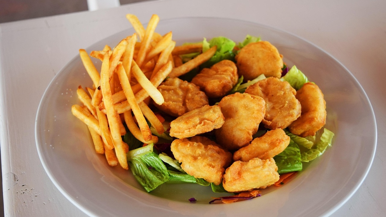 Niño pierde la vista por comer Nuggets y galletas