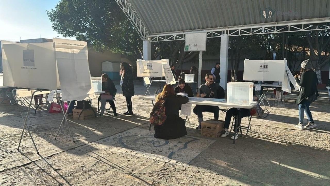 Plebiscitos arrancan sin incidentes en Puebla capital