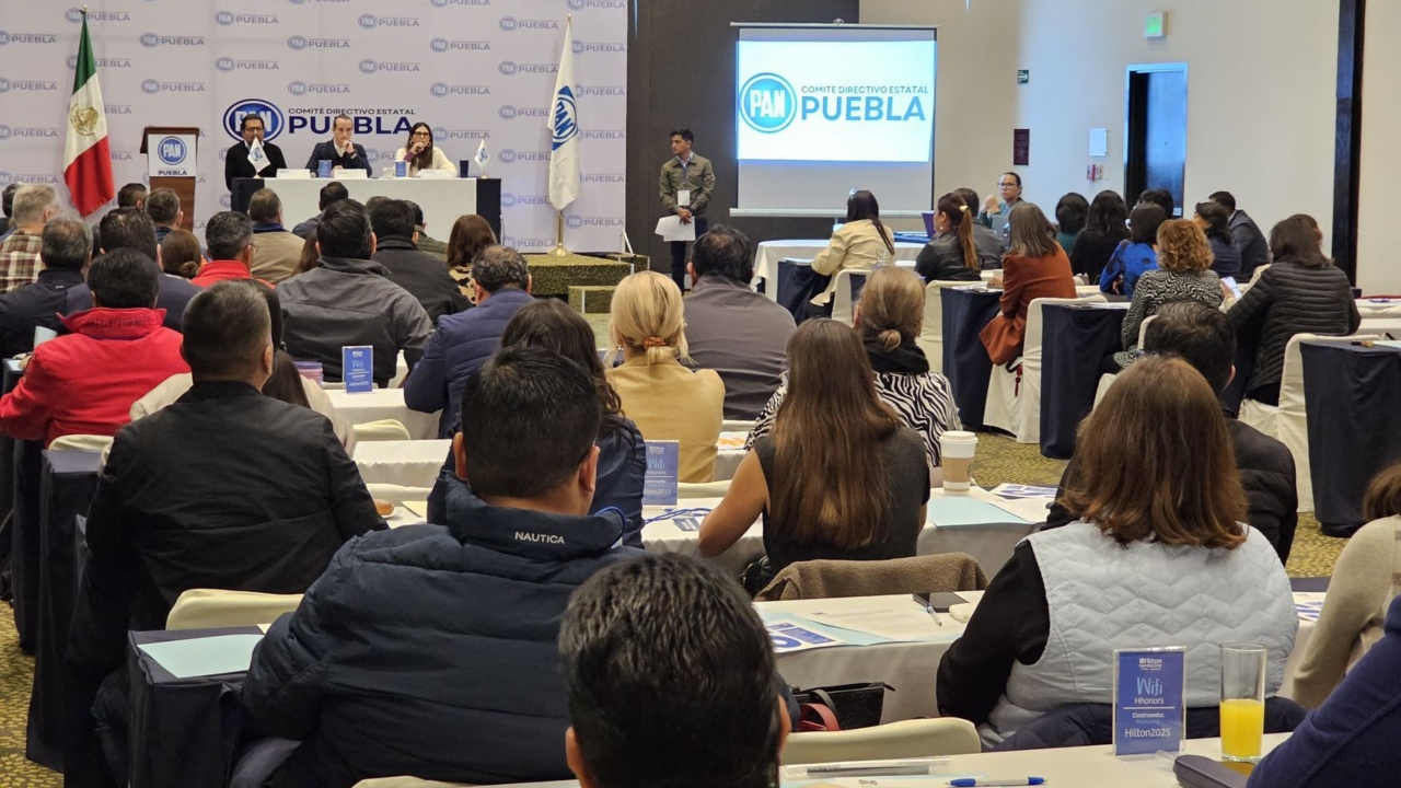 Riestra preside sesión del Consejo del PAN Puebla
