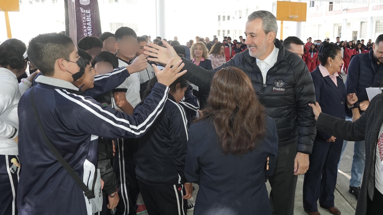 Inaugura alcalde techados de escuelas en la capital