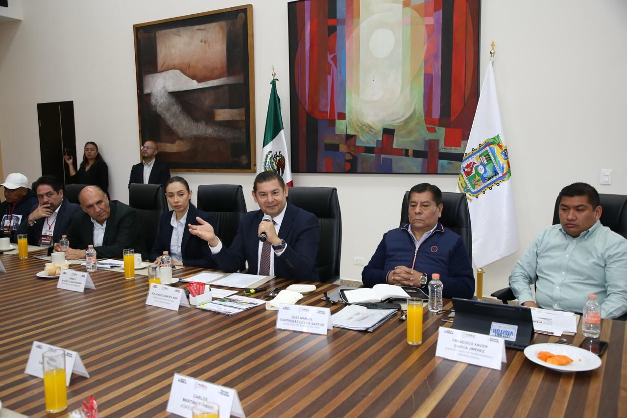 Presenta gobernador modelo para la fabricación de bicicletas y juegos infantiles